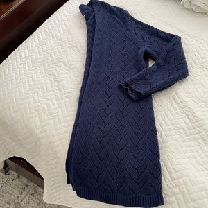 Pretty sweater! Perfect for fall.